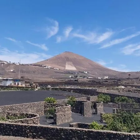 Canto Rojo, La Asomada Con Vistas A Lobos *