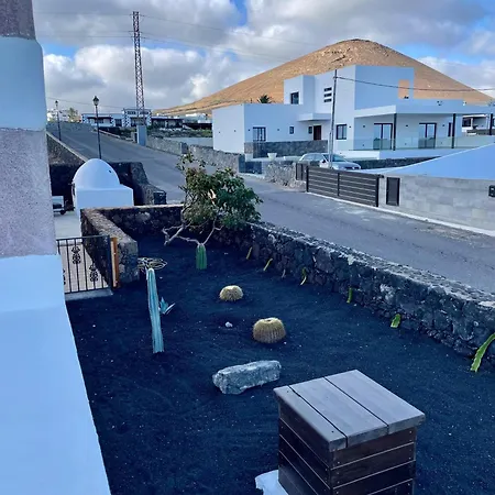 Canto Rojo, La Asomada Con Vistas A Lobos * La Asomada (Lanzarote)